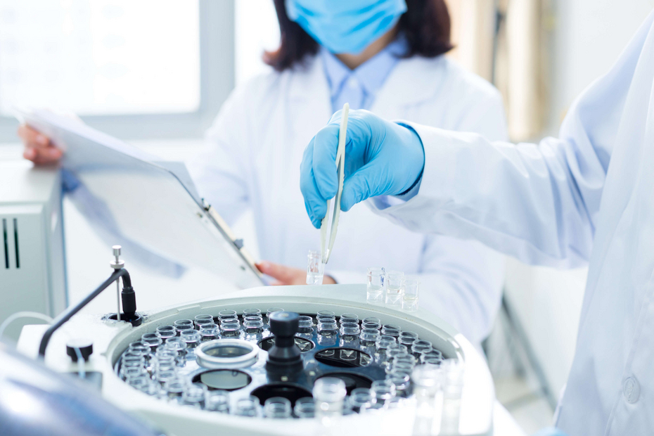 Chemische Analytik (Foto: AdobeStock)