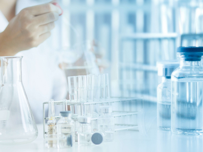 Chemische Analytik (Foto: AdobeStock)