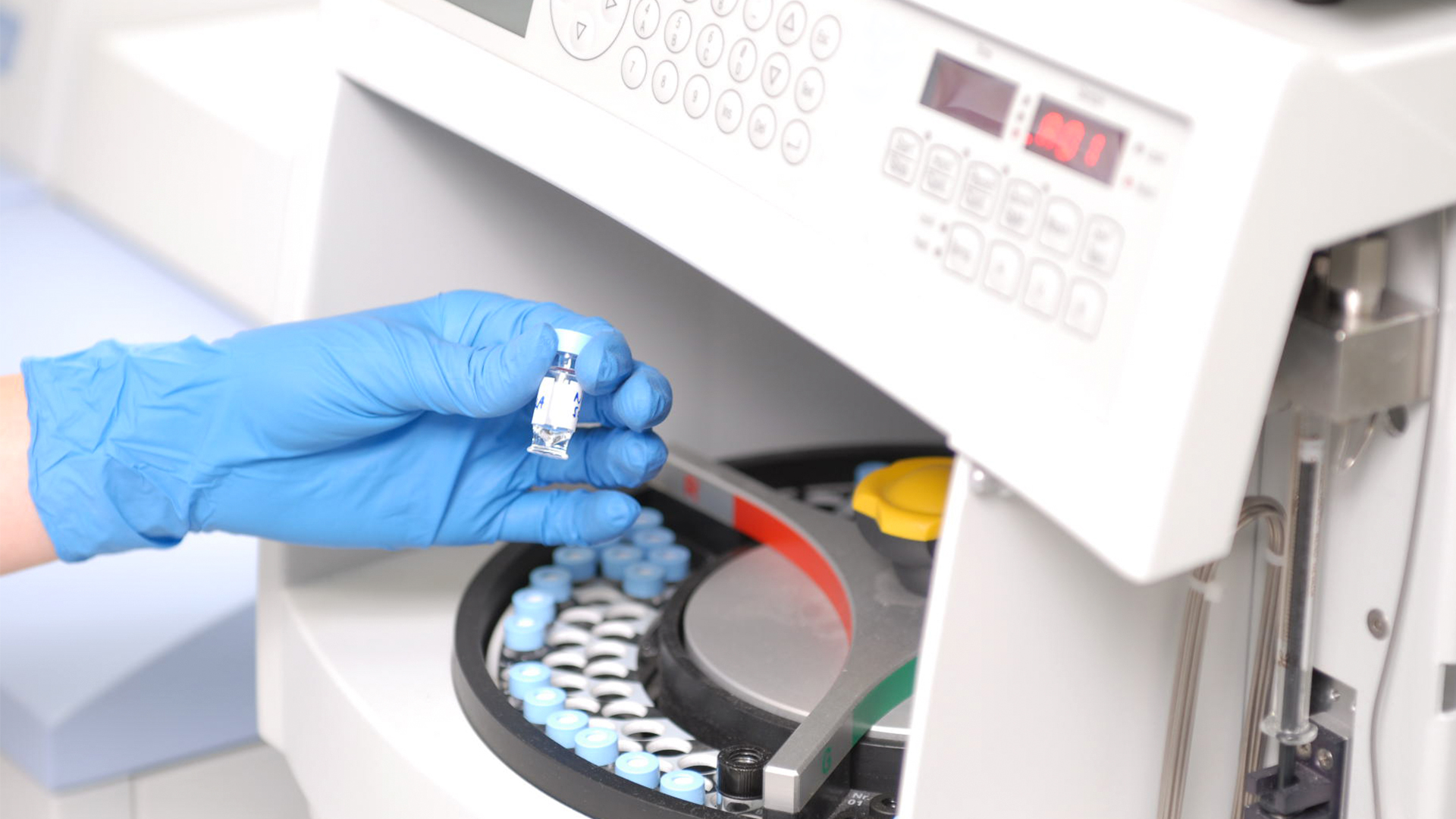 [Translate to English:] Chemische Analytik - Dopingkontroll-Analytik - Foto: (c) Seibersdorf Labor GmbH